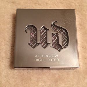 Urban Decay afterglow Aura powder highlight 8 hour
